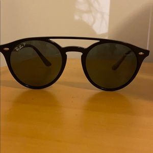 Black polarized ray-bans
